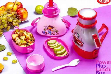 Combined lunch box and water bottle